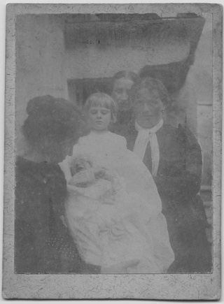 Ritratto di famiglia con neonato