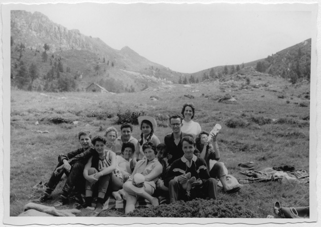 Gruppo in posa con i parenti venuti dall'America