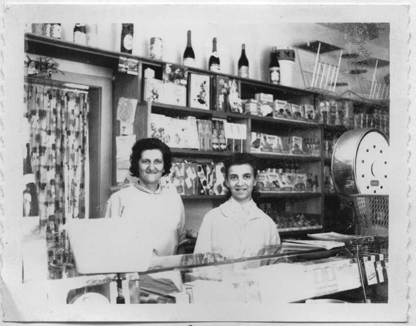 Valeria Canonica con una collega alla Coop di Canobbio