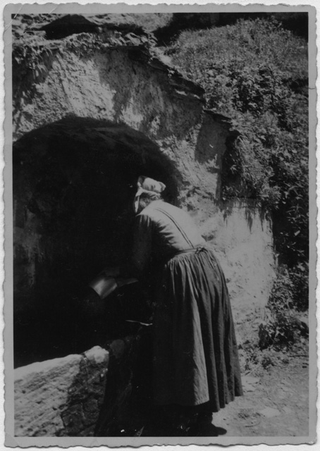 Carmela Marioni-Lepori al lavatoio di Mièra