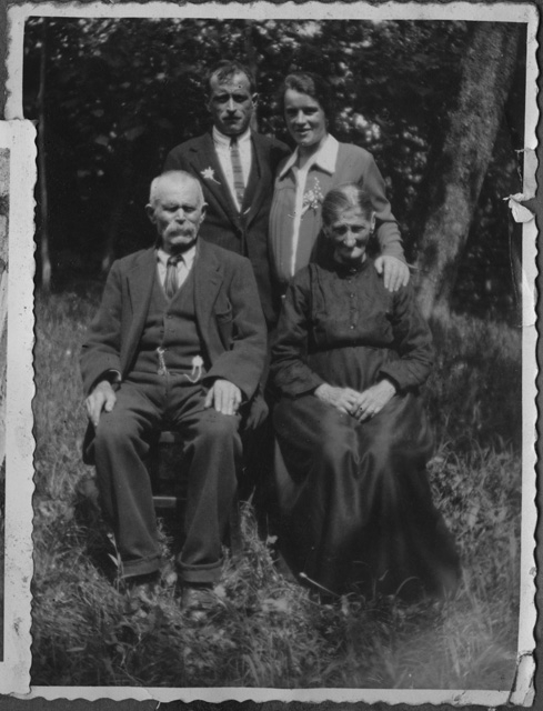 Ritratto della famiglia Fumasoli in giardino