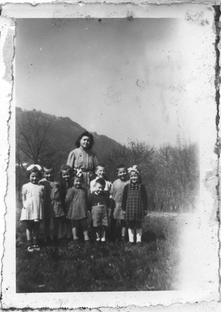 Bambini dell'asilo di Vaglio in posa