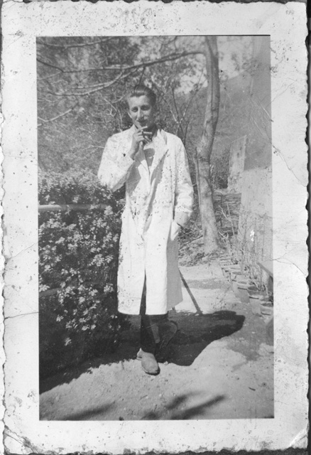 Barbiere Ugo Fumasoli in abiti da lavoro