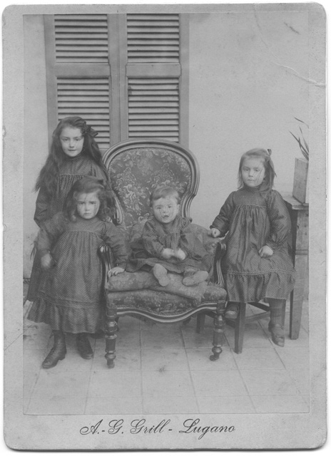 Ritratto di quattro bambine