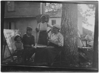 Gruppo di donne sui monti di Condra