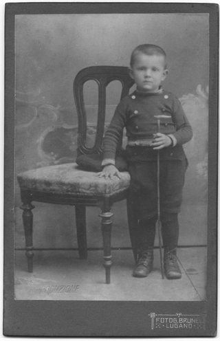 Ritratto di bambino con bastone