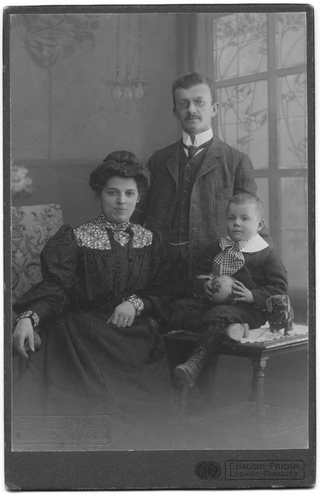 Michele Storni con la moglie e il figlio