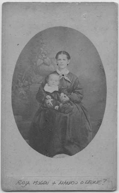 Ritratto di Rosa Moggi con il figlio