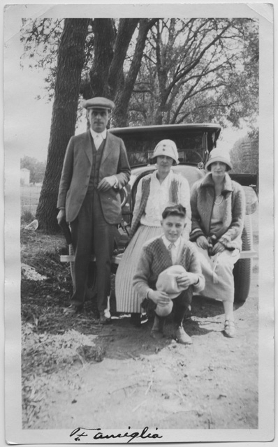 Attilio Scalmanini in posa con la famiglia