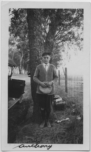 Ritratto di Anthony Scalmanini in una strada di campagna