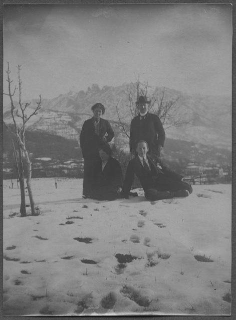 Famiglia Rossi nel giardino di Biolda