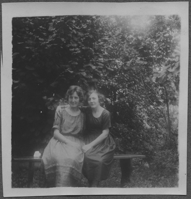 Ritratto di Gina Maria Rossi con una parente d'America