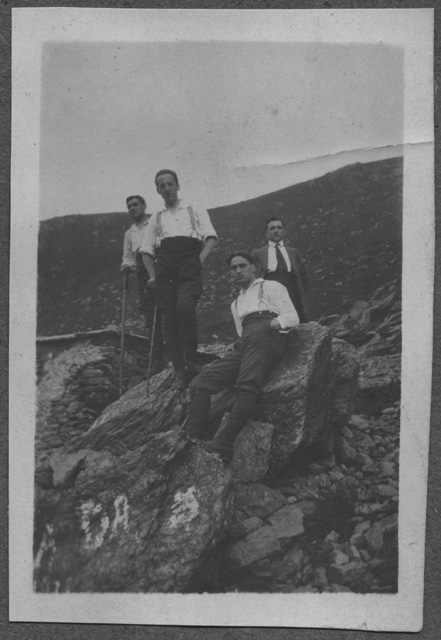 Ritratto di gruppo in montagna