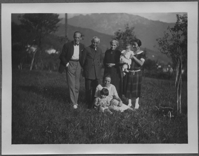 Ritratto di gruppo nel giardino di Biolda