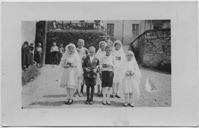 Gruppo di bambini in occasione della Prima Comunione