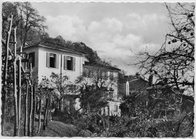 Cartolina di Treggia con la Pensione Barnabo'