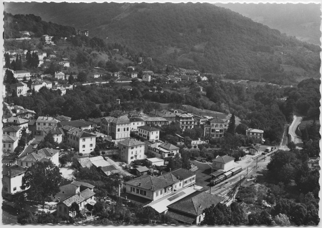 Cartolina di Tesserete con la stazione della ferrovia elettrica