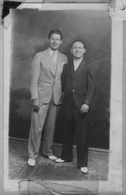 Angelo Rossini in posa con un amico