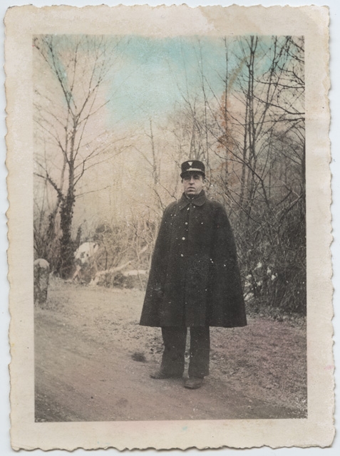 Antonio Menghetti (1904) in divisa da postino