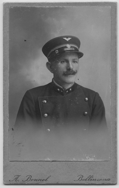 Giuseppe Quadri in divisa da capotreno