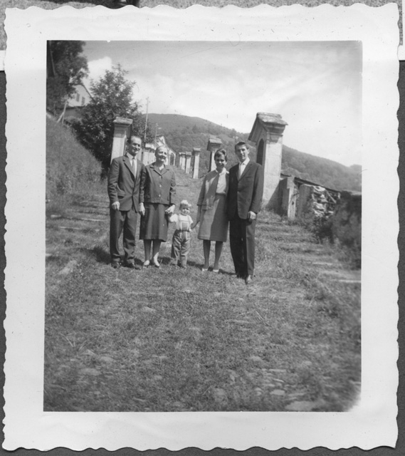 Famiglia Quirici sulla Via Crucis a Bidogno