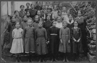 Maestra Ida Quirici con una scolaresca a Locarno