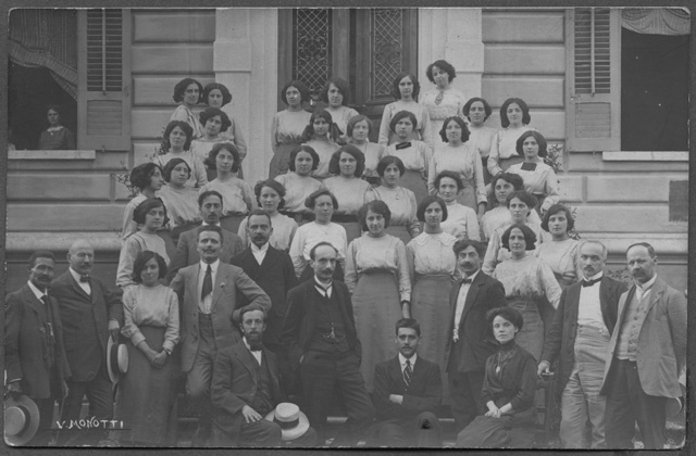 Studentesse di un istituto femminile