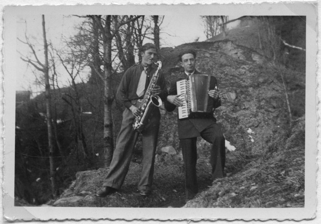 Ugo Gianini con un amico a Corticiasca