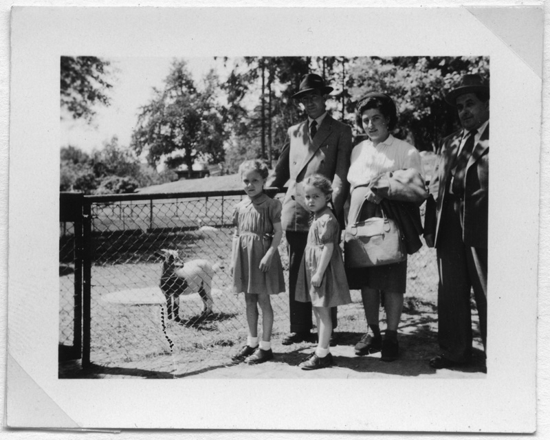 Ugo e Agnese Gianini con le nipotine allo zoo di Zurigo