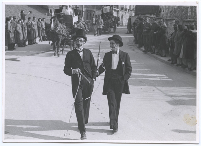 Due uomini in maschera al carnevale di Tesserete