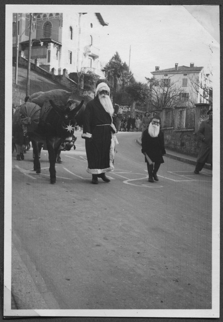 San Nicolao con l'asinello in corteo a Tesserete