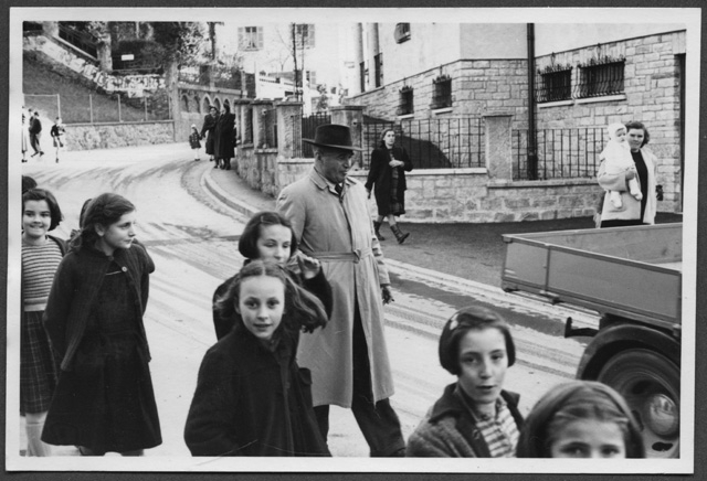 Bambini in processione verso Tesserete