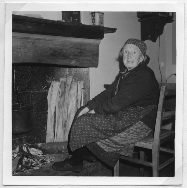 Giulia Gianini al caminetto