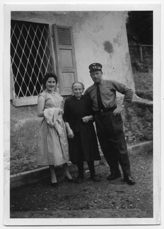 Ferroviere Arnoldo Moresi con la madre Angiolina e la fidanzata Noemi a Signôra