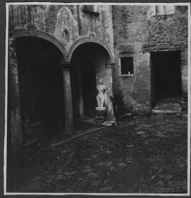 Cortile della casa di Mario Bernasconi