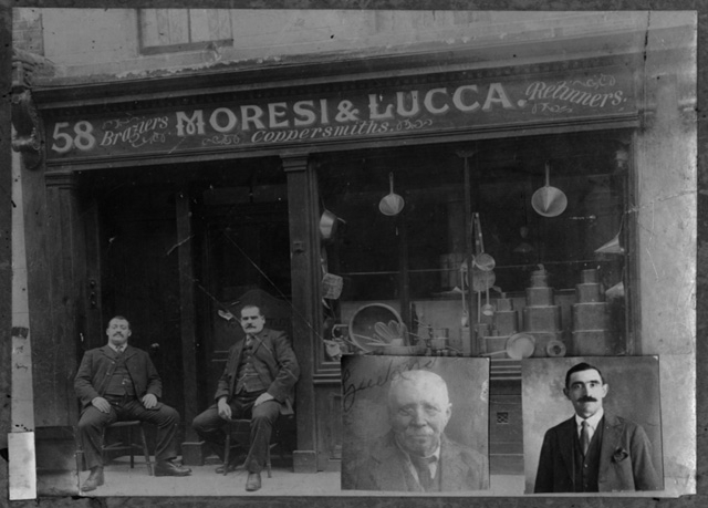 Carlo Moresi e Rodolfo Lucca davanti alla loro bottega a Londra