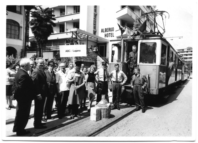 Personale della Ferrovia Lugano-Tesserete durante l'ultimo giorno di servizio