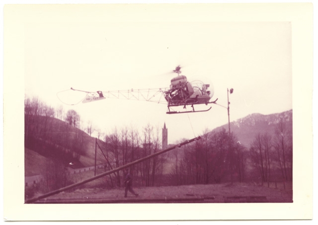 Azienda elettrica Massagno consegna i pali per il rinnovo della linea elettrica a Tesserete