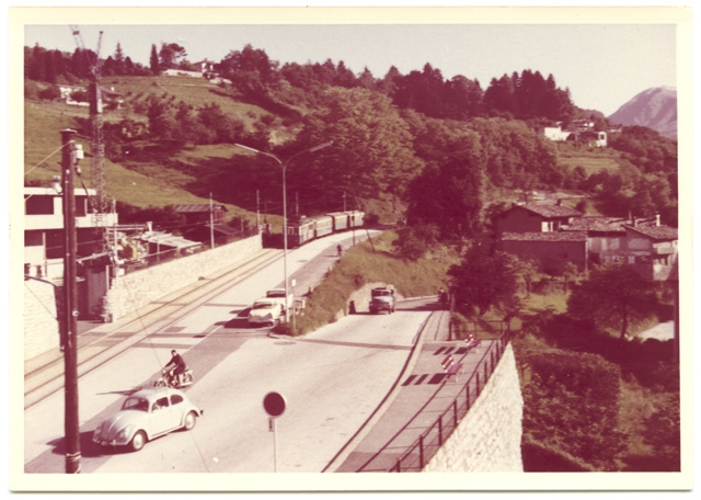 Tram all'incrocio con via Tesserete e via Torricelli al Ricordone