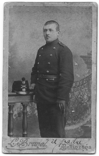 Ritratto di uomo in divisa