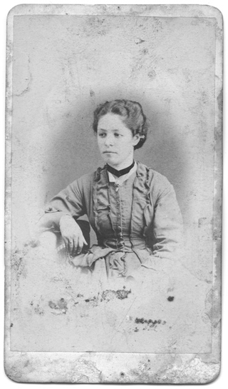 Ritratto di donna con collana