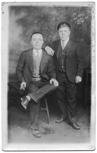 Dionigi Ceresa in posa con un amico negli Stati Uniti