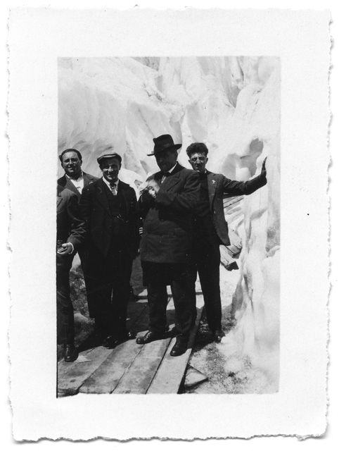 Club alpino in gita al ghiacciaio del Rodano