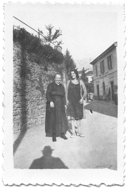 Donne in via alla Chiesa a Tesserete