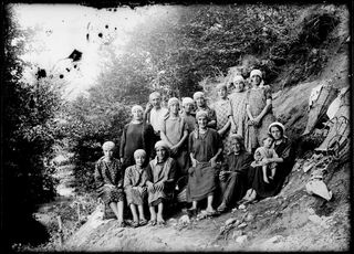 Gruppo di donne in posa