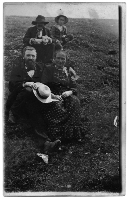 Gruppo sopra a un prato al San Lucio