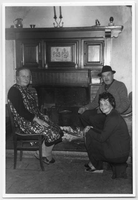 Carlo e Pia Quadri di fronte al camino