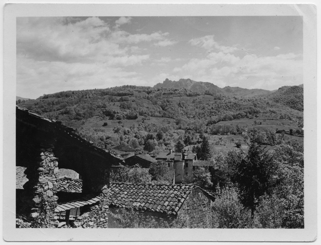 Veduta di Origlio con i Denti della Vecchia