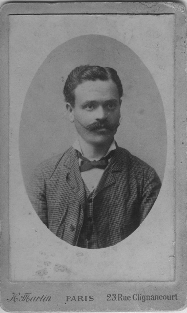 Ritratto ovale di uomo a Parigi