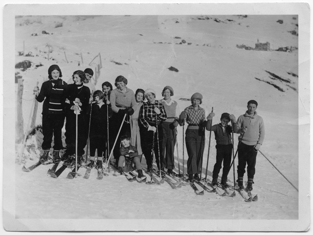Gruppo di sciatori in posa